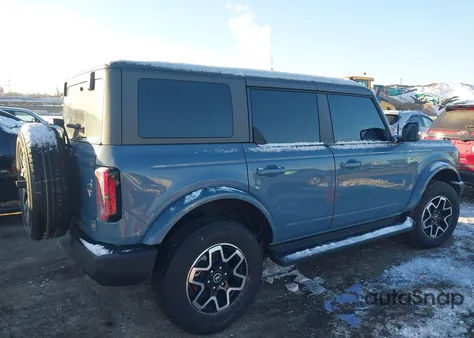 2025 Ford Bronco Outer Banks z USA, uszkodzony, nr VIN 1FMEE8BP0SLB28493